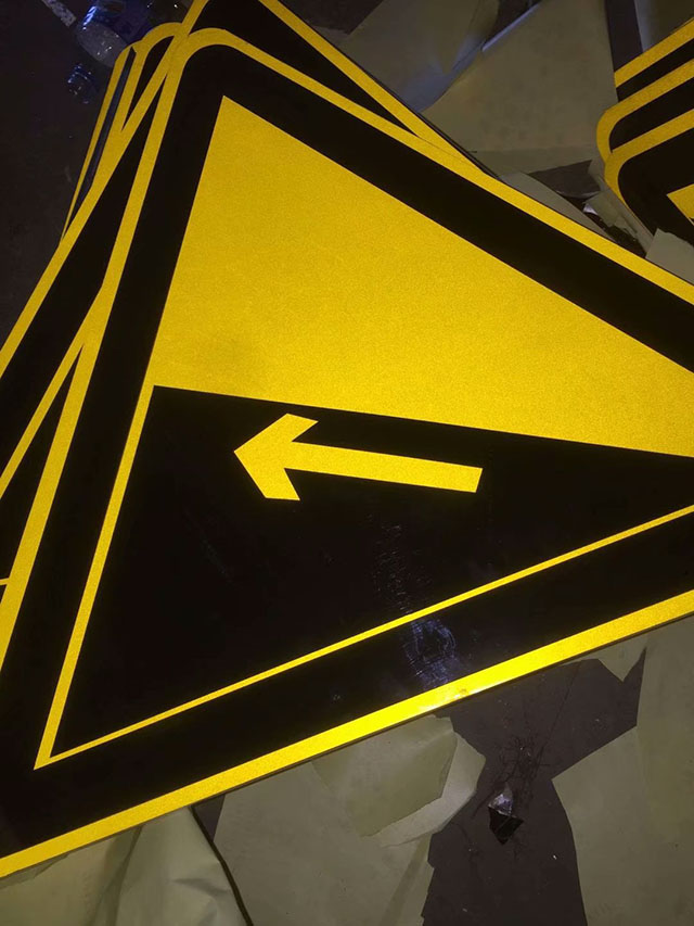 交通标志反光牌