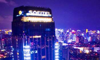 樓頂發光字使用鍍鋅闆還是鋁闆比較好?